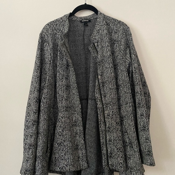 TORRID - Black and White Textured Peplum Jacket - Picture 3 of 6